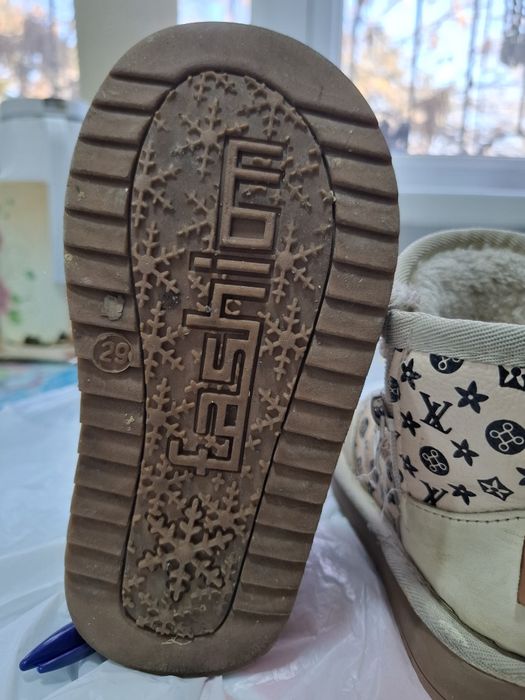 Продаётся  сапожки