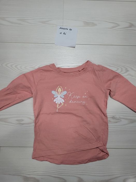 Vand haine mărimea 86,preț pe bucata
Nu asigur transport