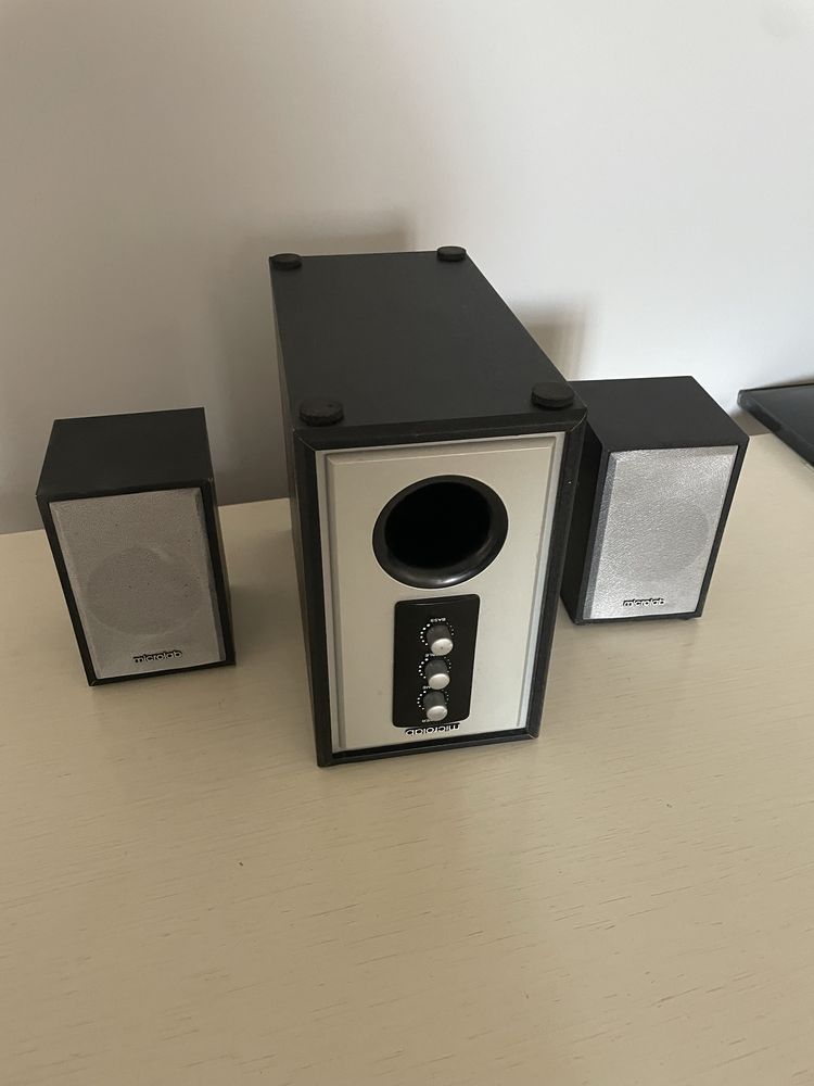 Продаю акустическую систему Microlab