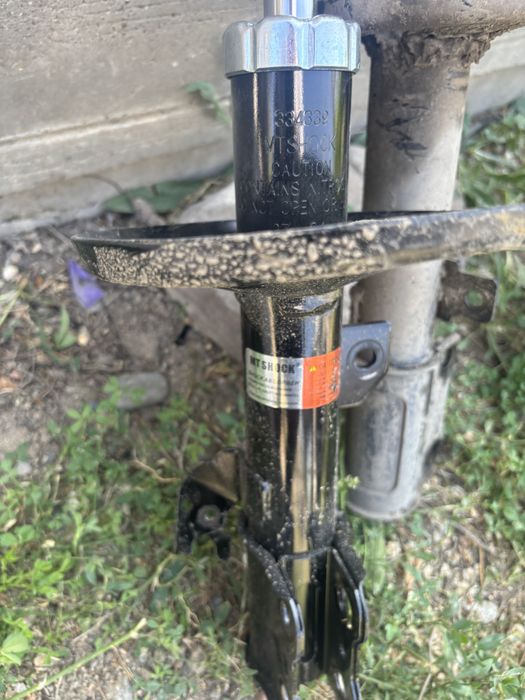 Амортизатор на Тойота камри 30