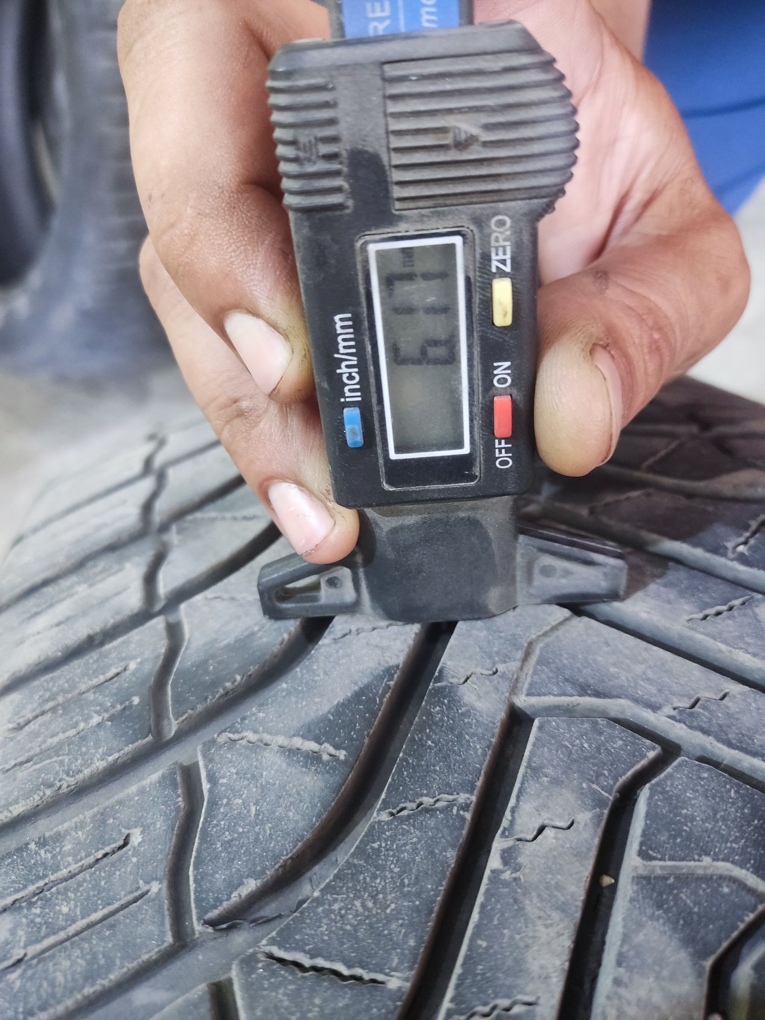 Продават се само гумите без джанти GripMax 235-65-17ки Дот 23
