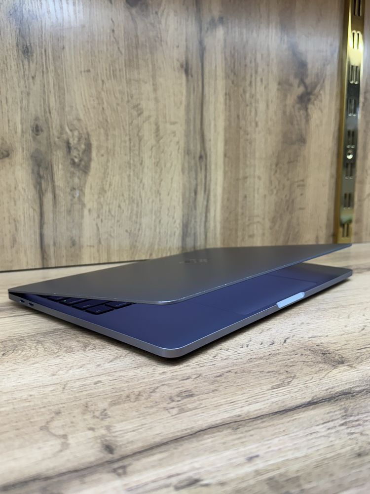 Macbook Pro 13inch 32/1TB 2020 год