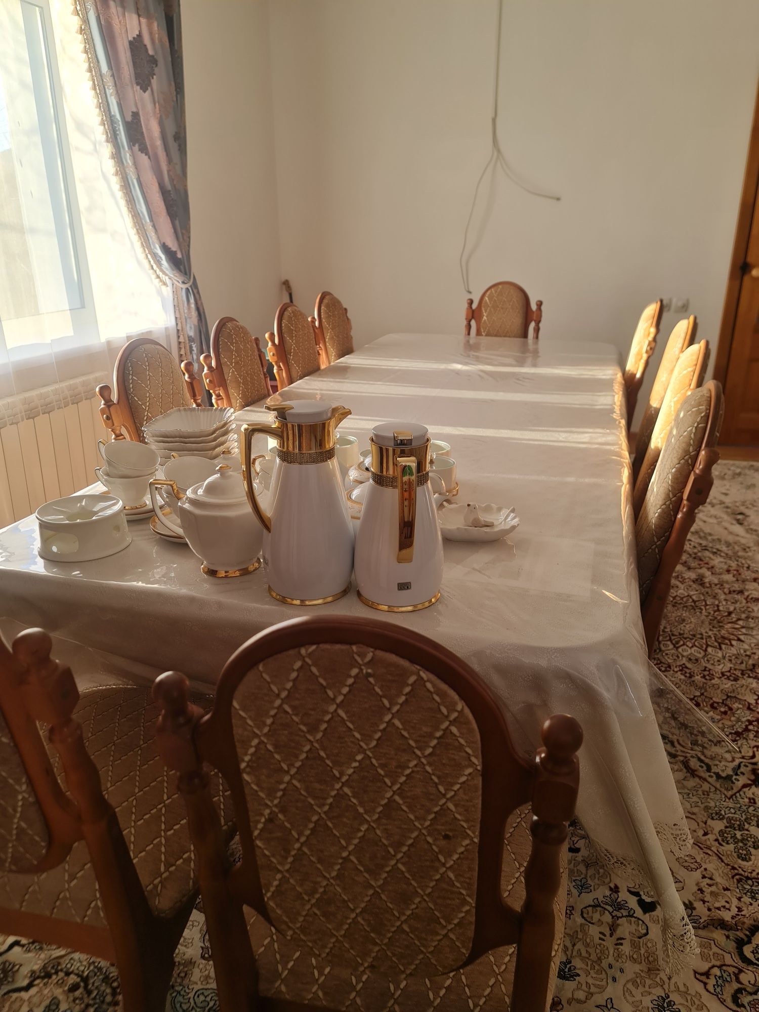 Продам стол со стульями в отличн  состоян.ТОРГ.УМ