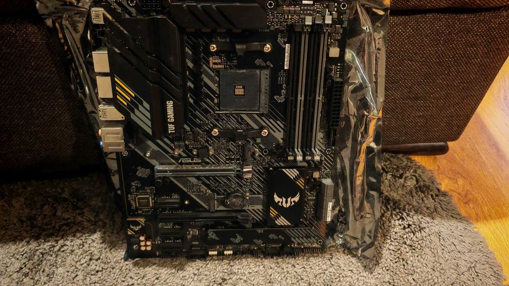 ASUS TUF Gaming B550-PLUS + Ryzen 5 5600, шестядрен 3.5/4.4GHz АМ4