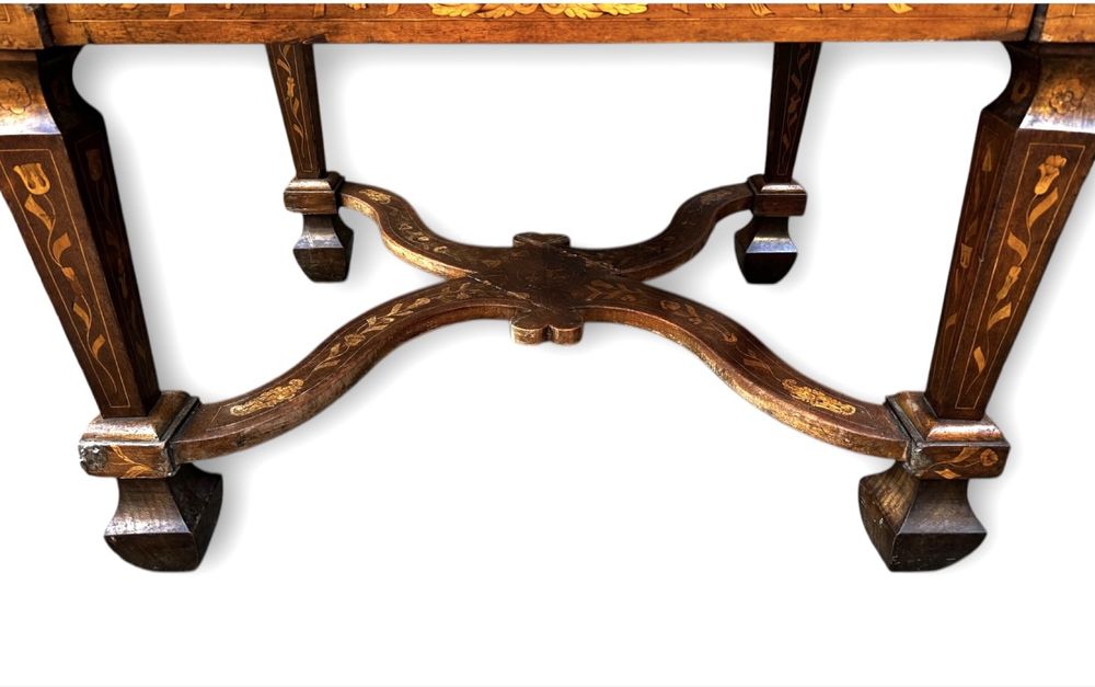 Masa cu intarsie veche perioada 1770