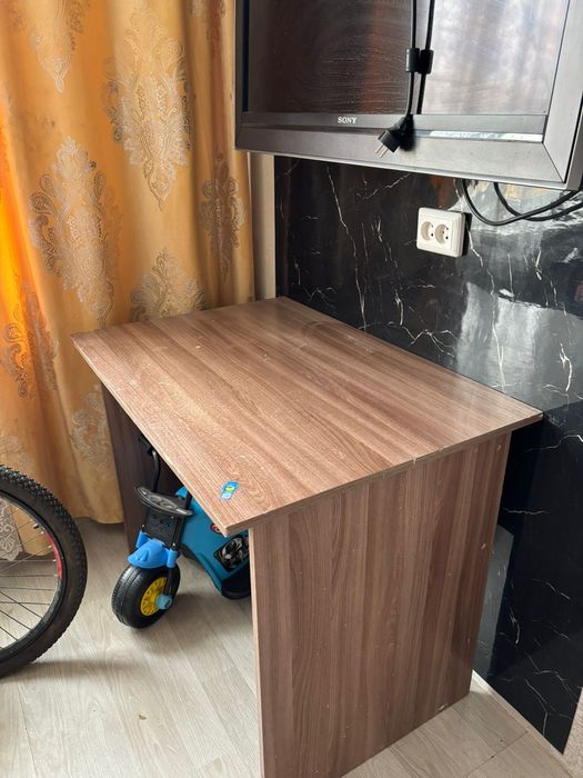 Стол б/у состояние хорошее