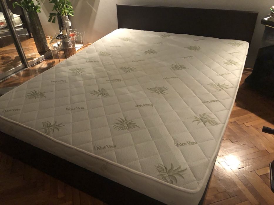 Спалня с матрака се продава