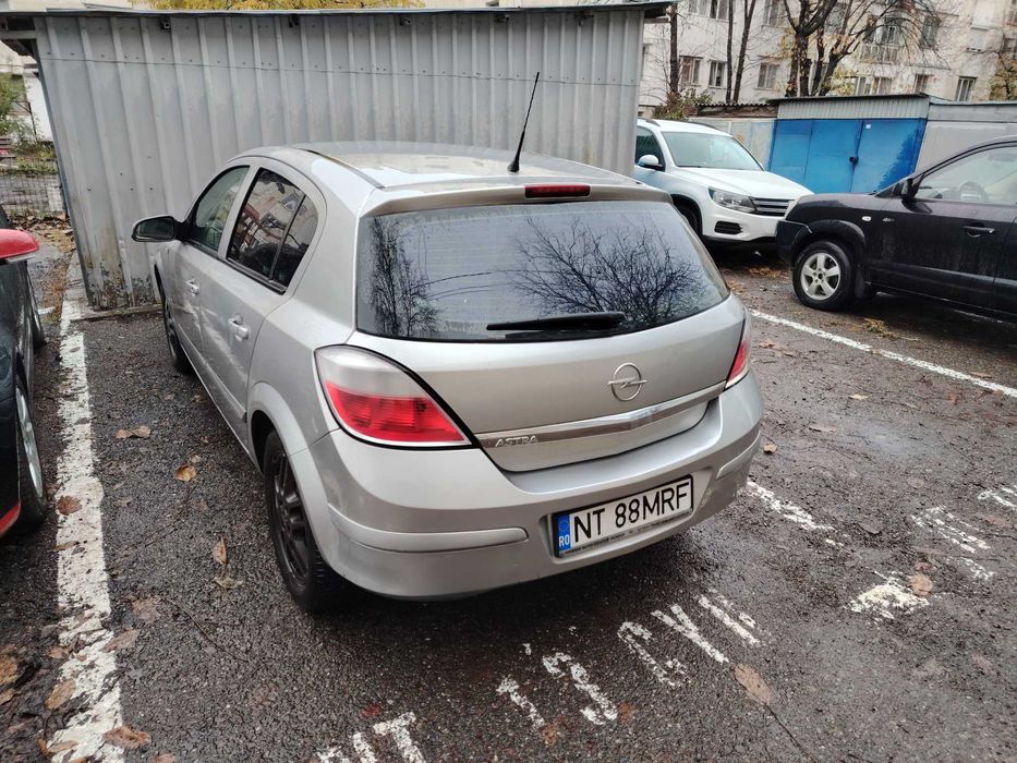 Se vinde Opel Astra H. An 2008, Pret 2300E.