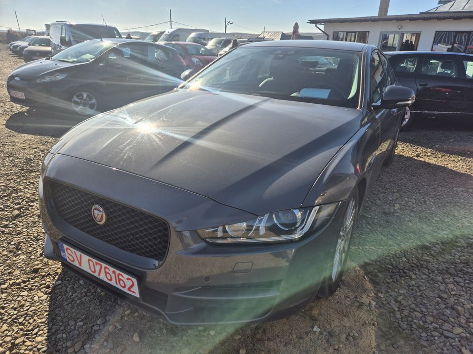 Jaguar XE  2.0 diesel 180 CP  cutie automată  2015