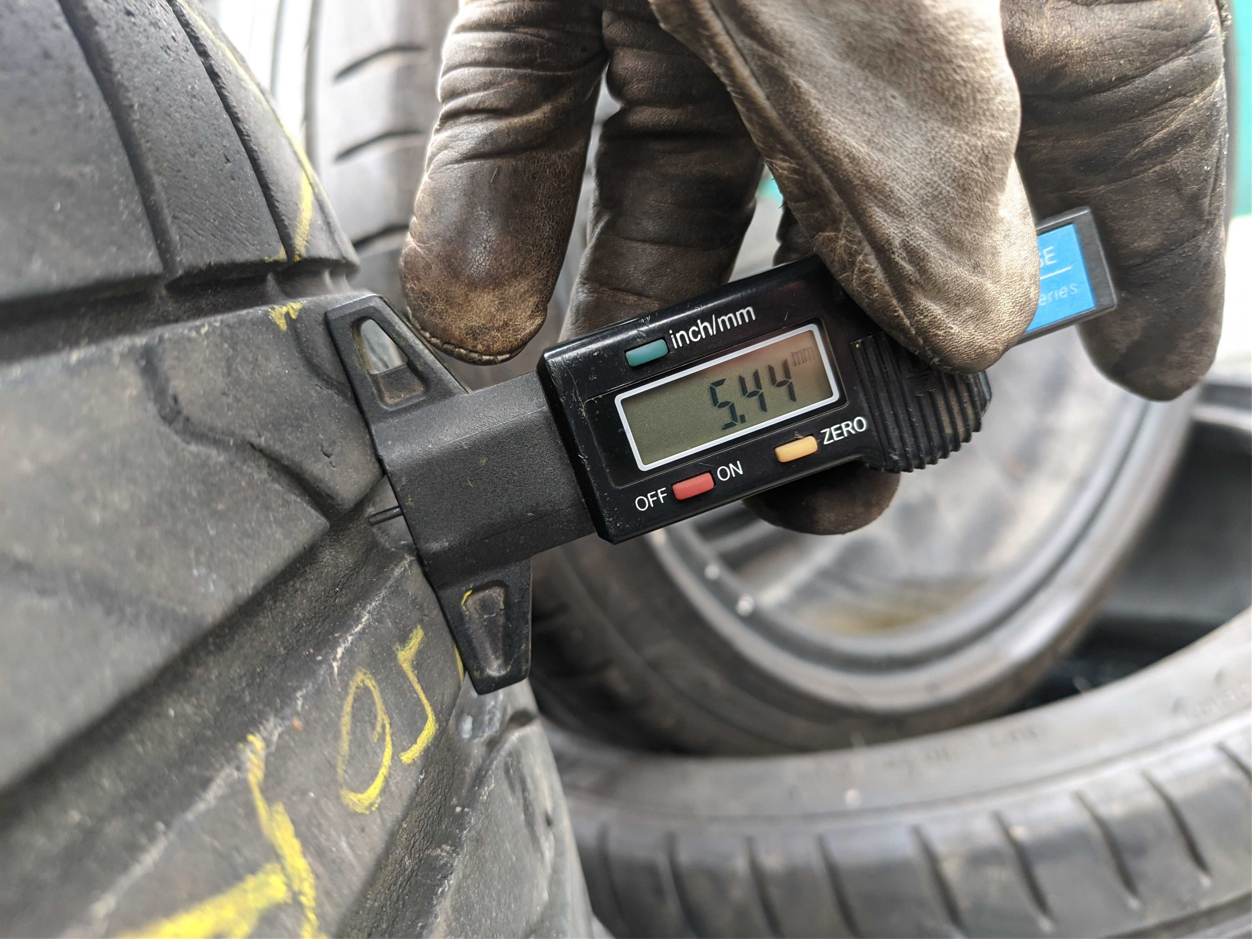2бр Летни Гуми 235 35 19 - Bridgestone
