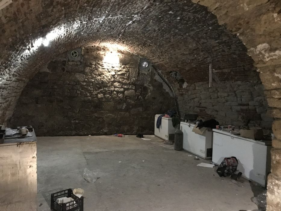 Inchiriez pivnita pe Blv Eroilor