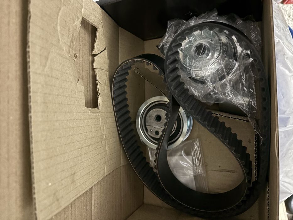 Ангренажен ремък в комплект с водна помпа