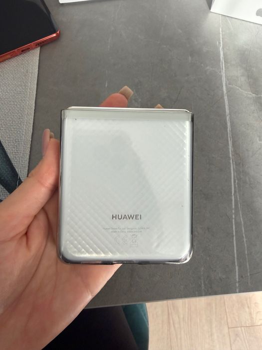 HUAWEI P50 Pocket за ремонт или части