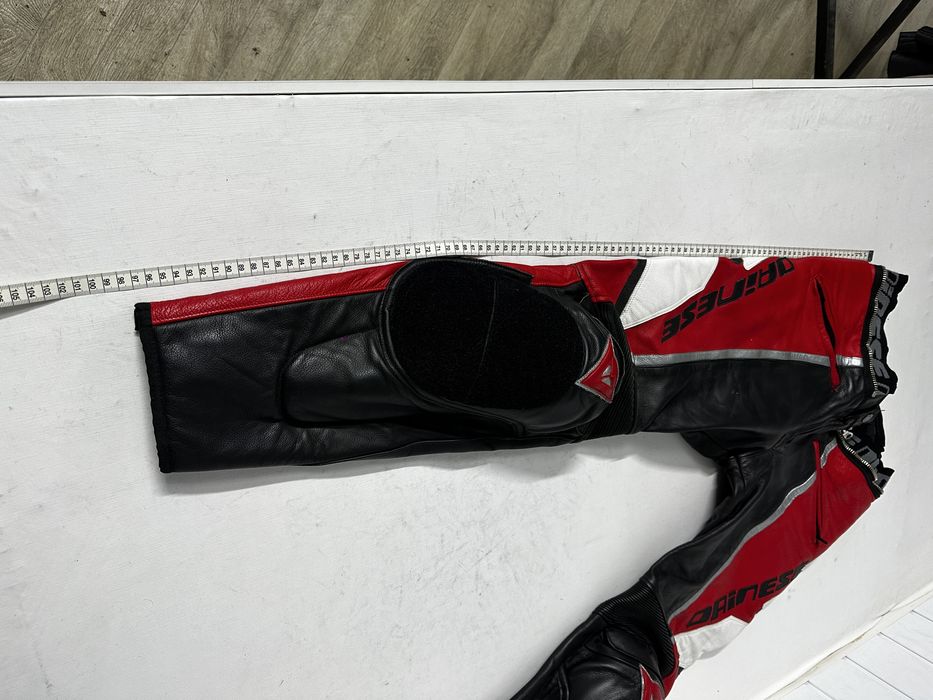 Pantaloni moto Dainese 48 piele cu protectii pentru sportive vitezane