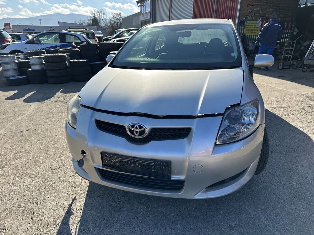 Toyota Auris 1.6 НА ЧАСТИ