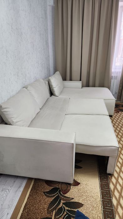 Продаю угловой диван