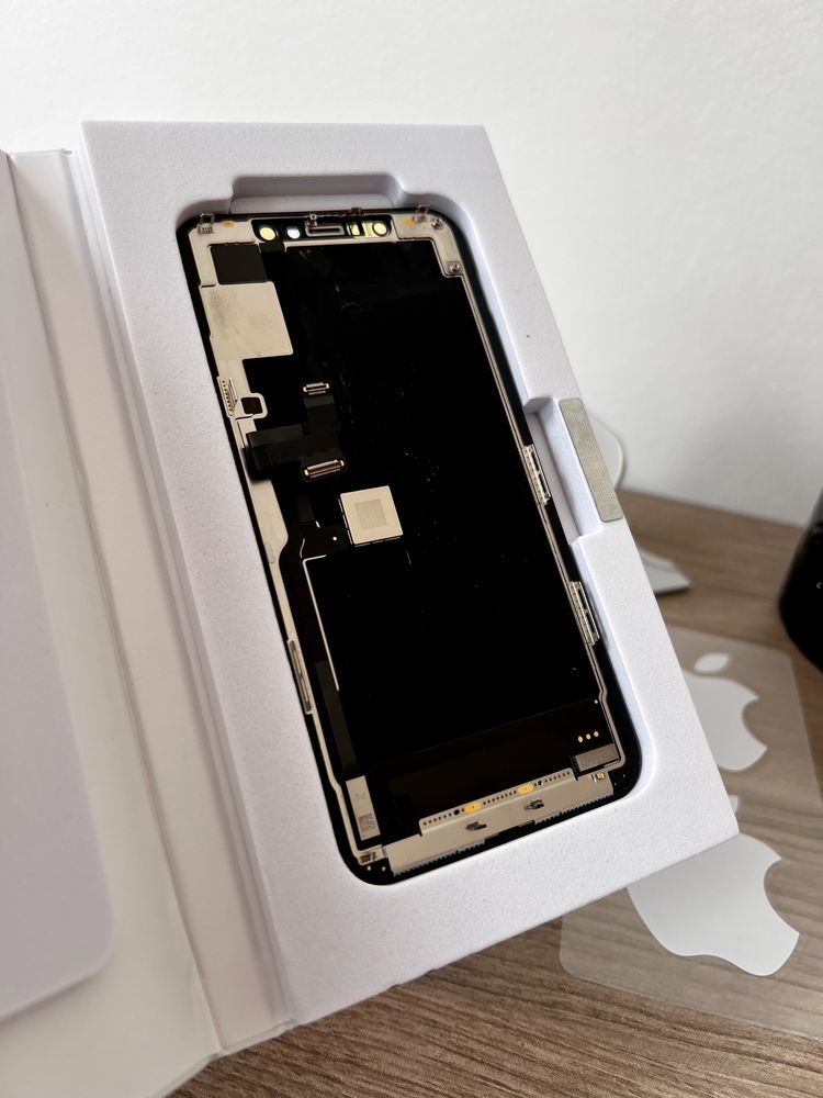 ОРИГИНАЛЕН дисплей за iPhone 11 PRO, ОТЛИЧЕН, свален от телефон!