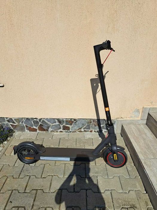 Vând trotinetă electrică Xiaomi Pro 2–autonomie mare, stare excelentă