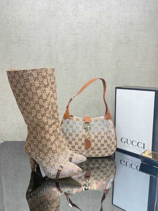 Cizme cu geanta la set