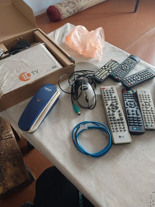 Продам приставку к телевизову,а такжебеспроводнои телеф.
