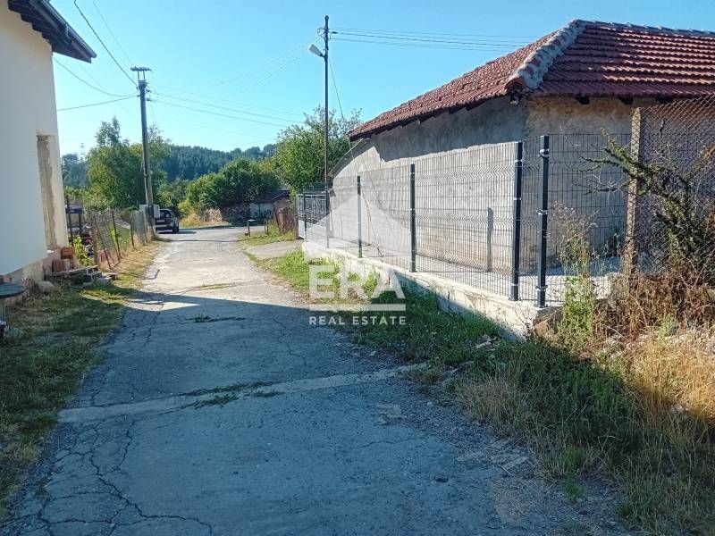 Ексклузивно Ера Тера продава парцел в китното с. Златуша, общ. Божурищ