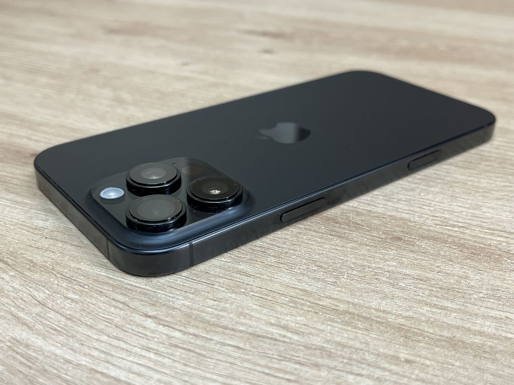 iPhone 16 Pro Max 256GB Гаранция 35 Цикъла