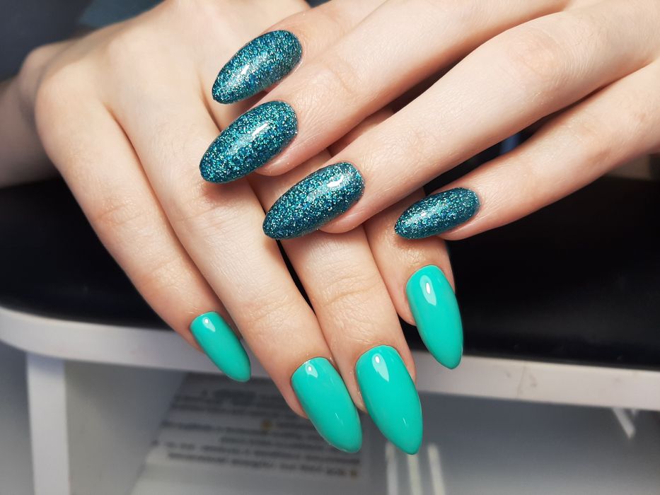 Маникюр и педикюр