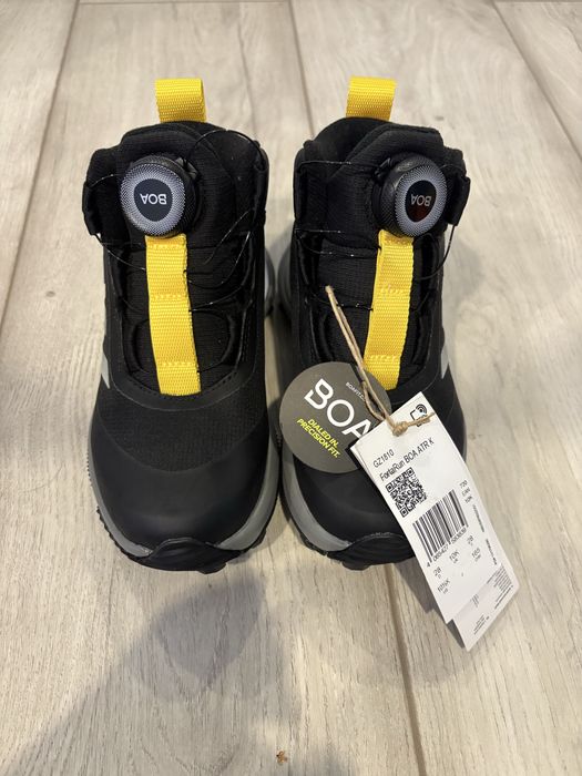 Нови с етикет ботушки Adidas