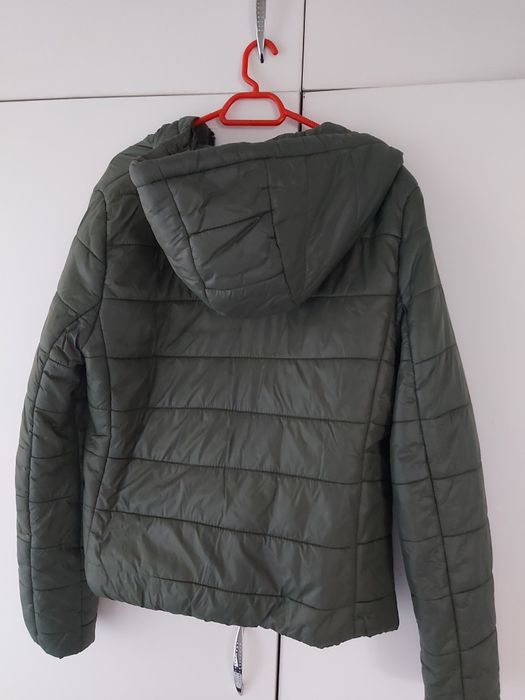 Шушляково тъмнозелено яке на Bershka