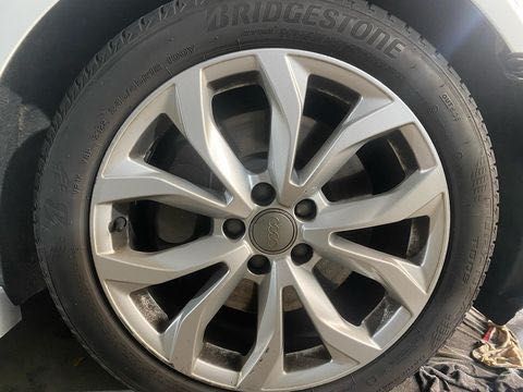 Продавам гуми и джанти BRIDGESTONE 245/45/18 В много добро състояние