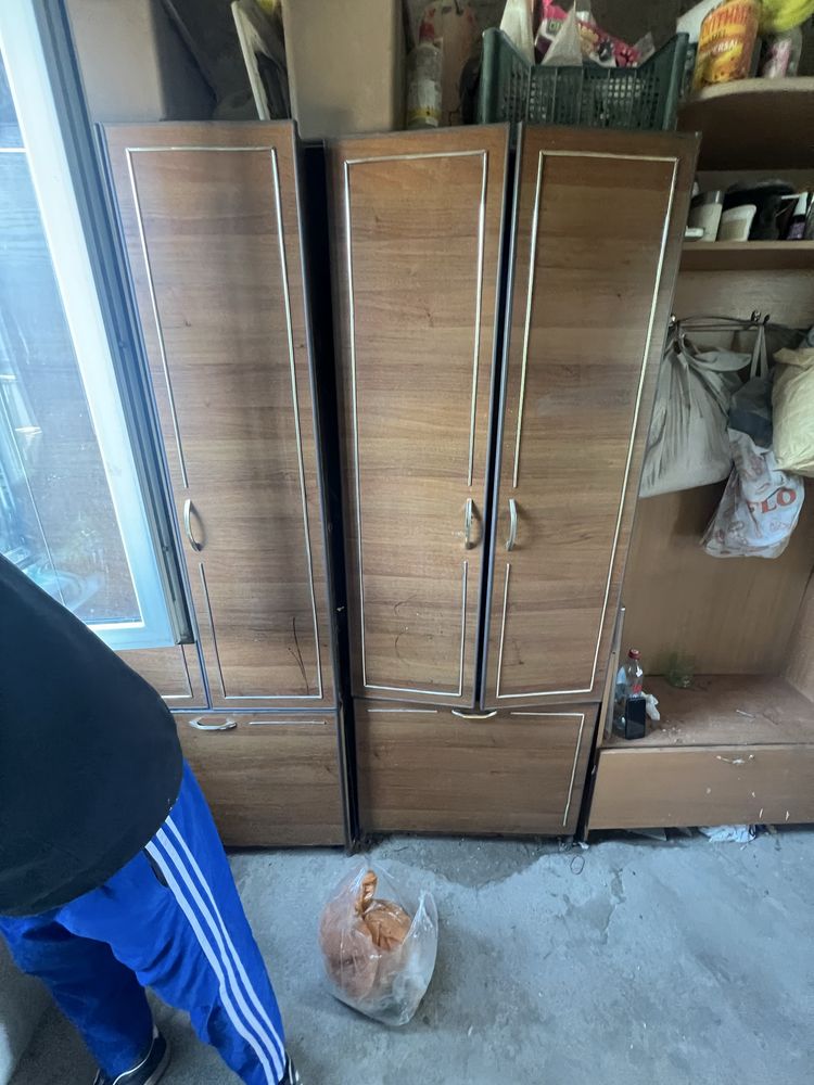 Отдам два шкафа и прихожую