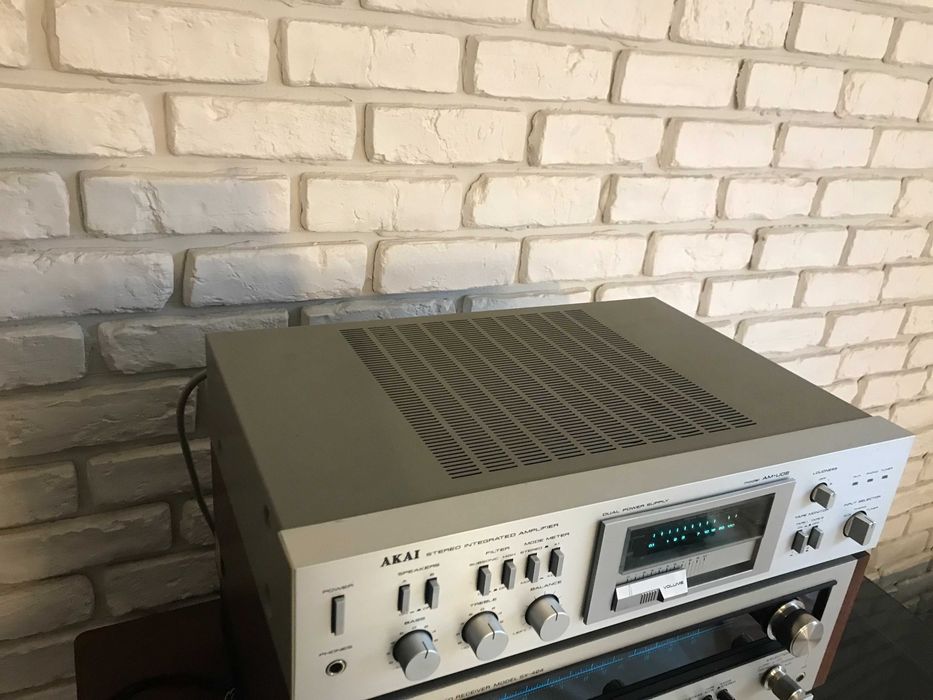 Akai AM-U02 silver amplificator