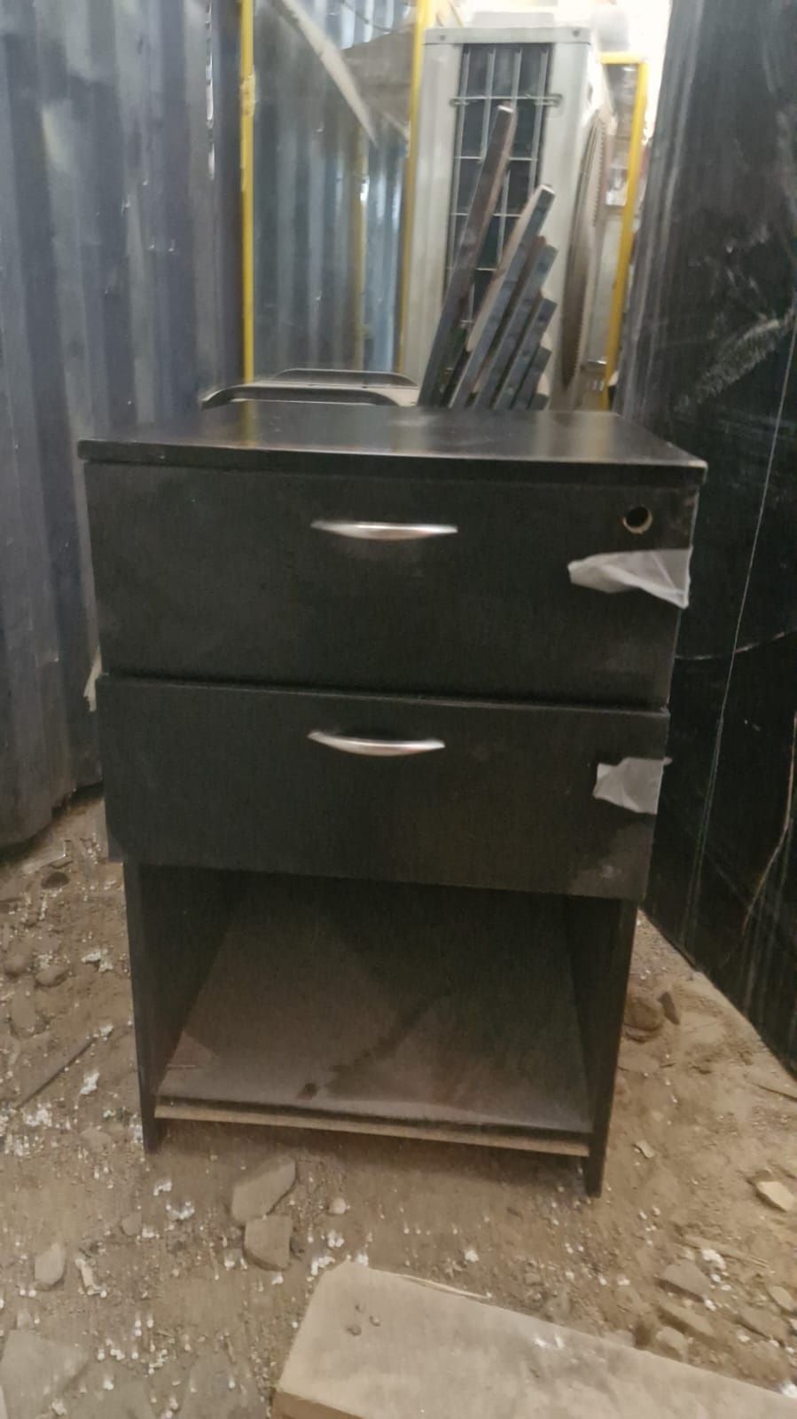 Продам тумбочку б/у