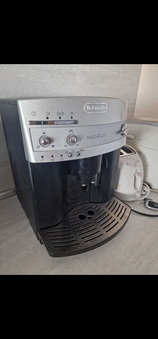 Кафе машина Delonghi Esam 3200