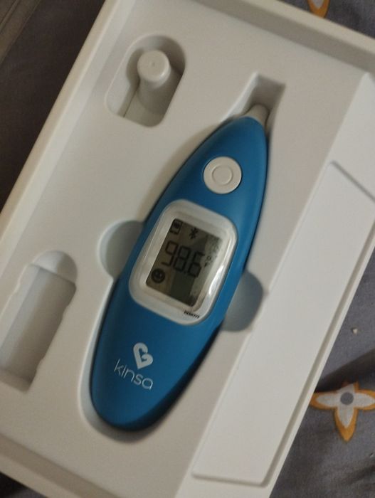 Продаётся умный ушной термометр Kinsa Smart Ear.