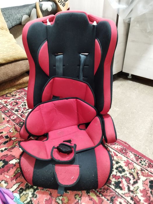 Отдам в дар рюкзаки и автокресло