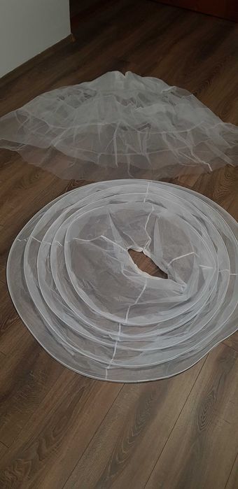 Crinolina rochie de mireasa