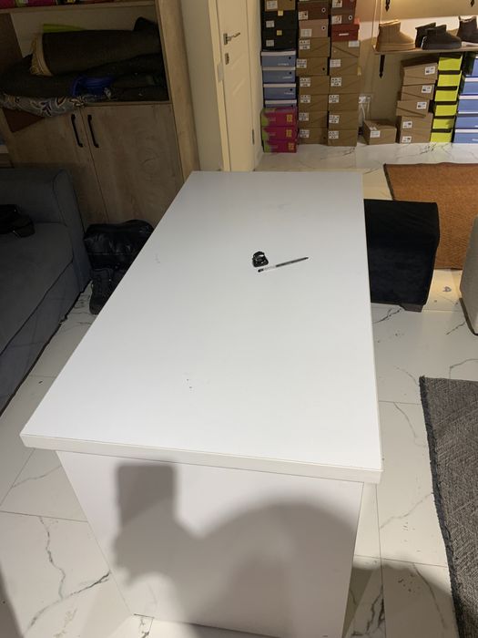 Диван + стол.