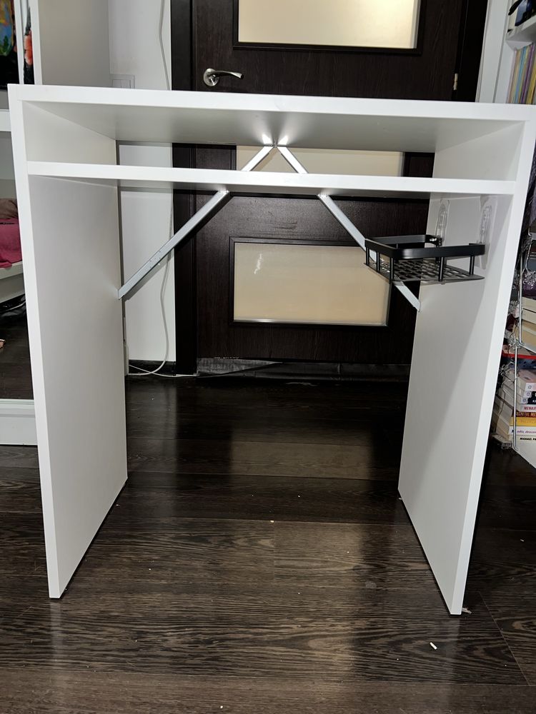 Birou Ikea cu etajera ca nou