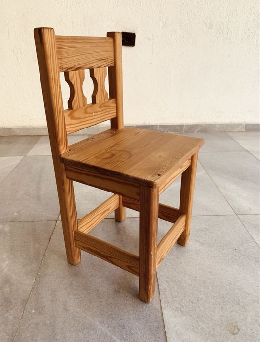 Ретро скандинавски детски стол – масивно дърво