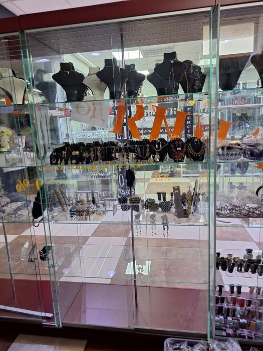 3 бр витрини с LED осветление