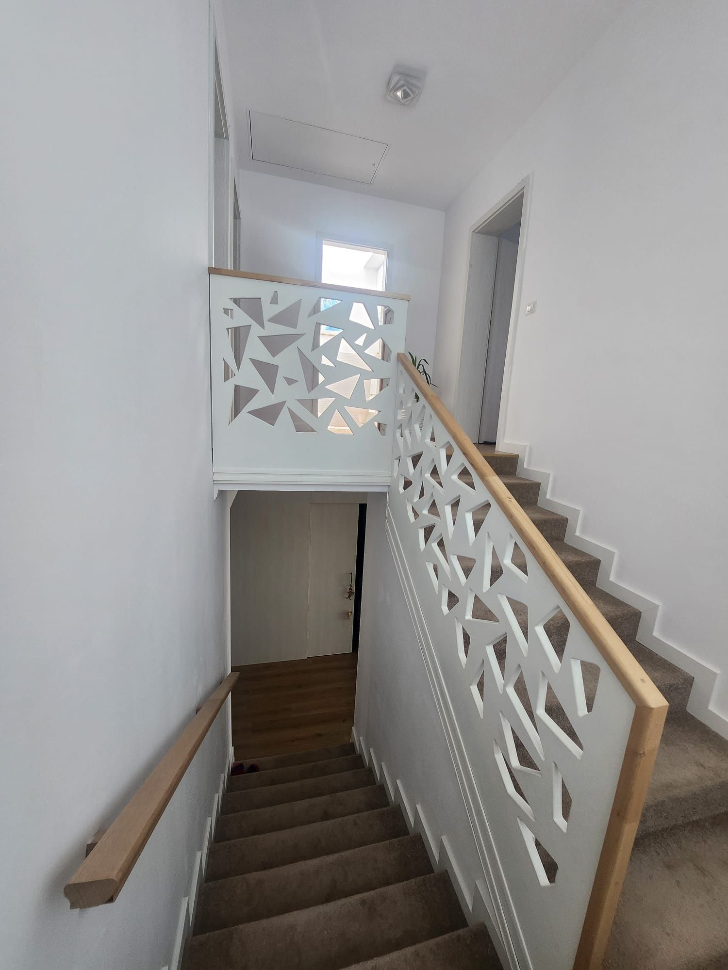 PF Vand Casa insiruita colt superba