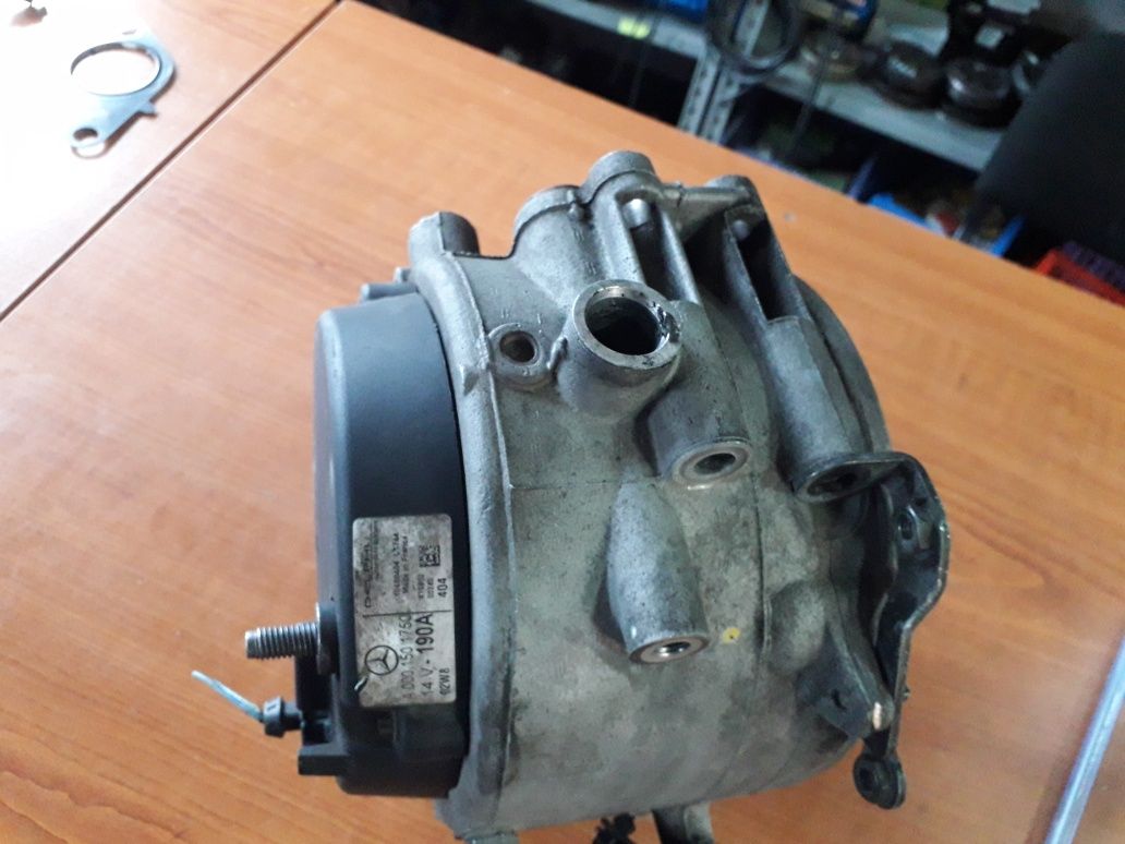 Alternator Mercedes C Class W203 2.2 cdi