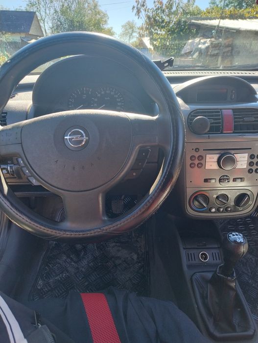 Vând Opel CORSA C 4 uși diesel 1.3 2005