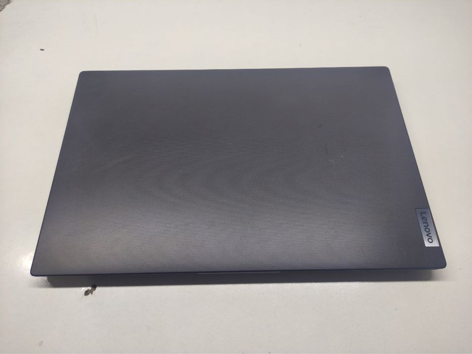 Lenova V15.