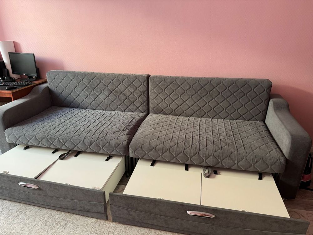 Кровать, шкаф, диван, стол, стулья,