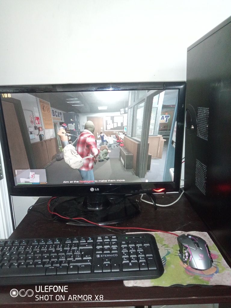 Компютър и монитор за игри