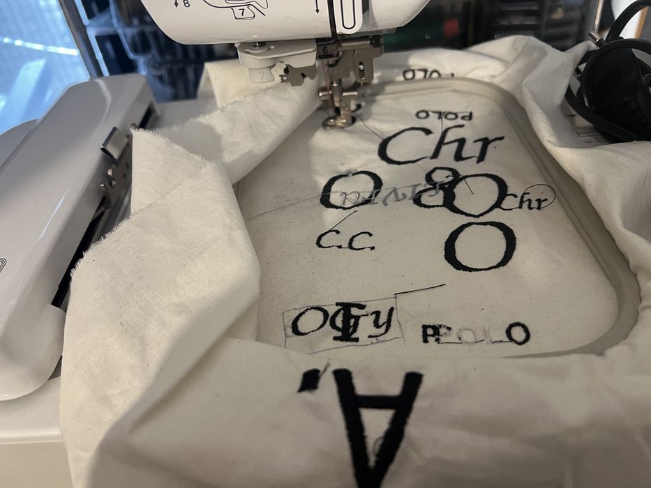 Vand masina de brodat noua doar incercata