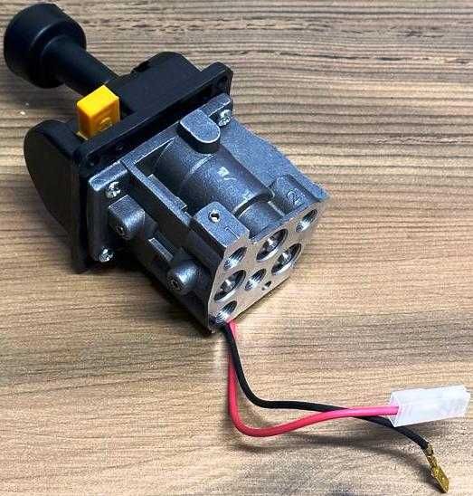 Joystick Comanda Pneumatica Pentru Basculare Cu 3 Pozitii 4 Mufe