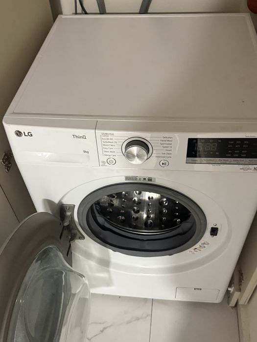 Пералня LG с черен люк